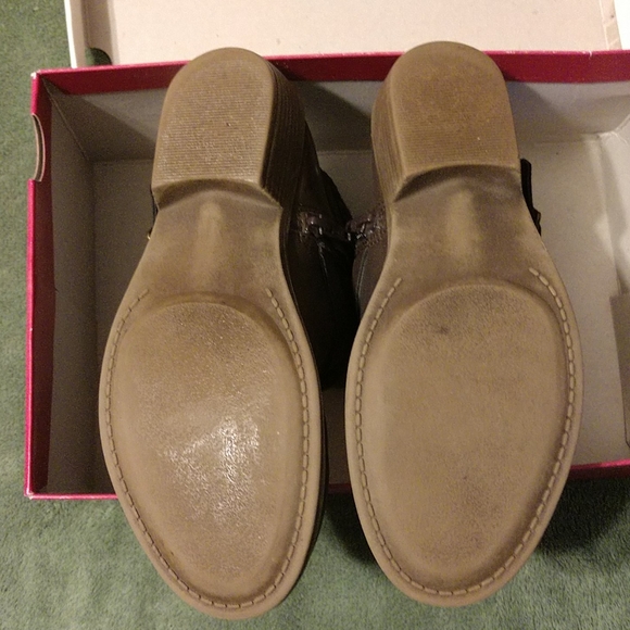 Shoes - Picture 5 of 6